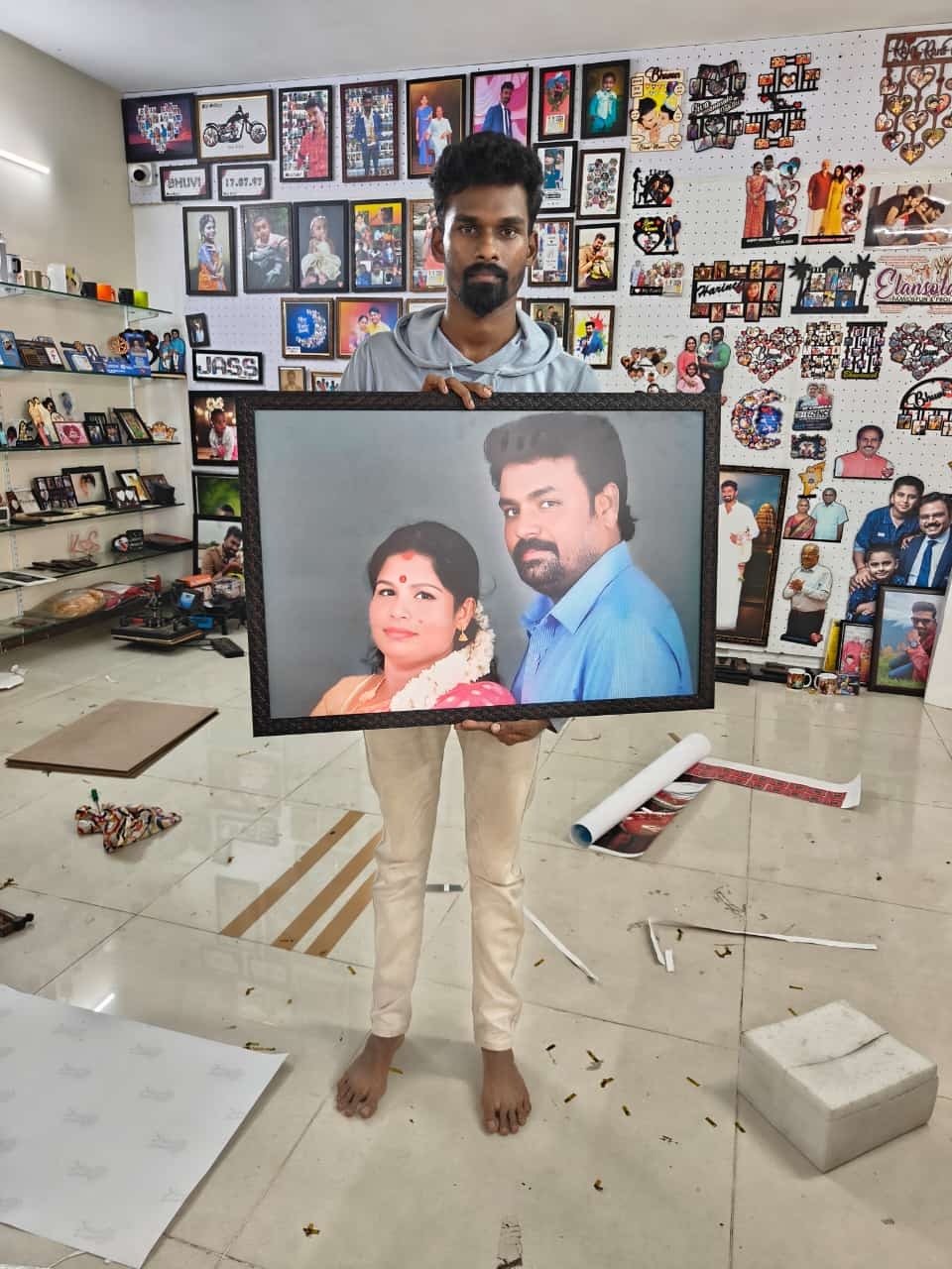 20X30 1 INCH PHOTO FRAME